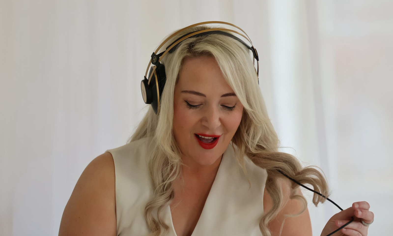 Lauren Waterworth performing