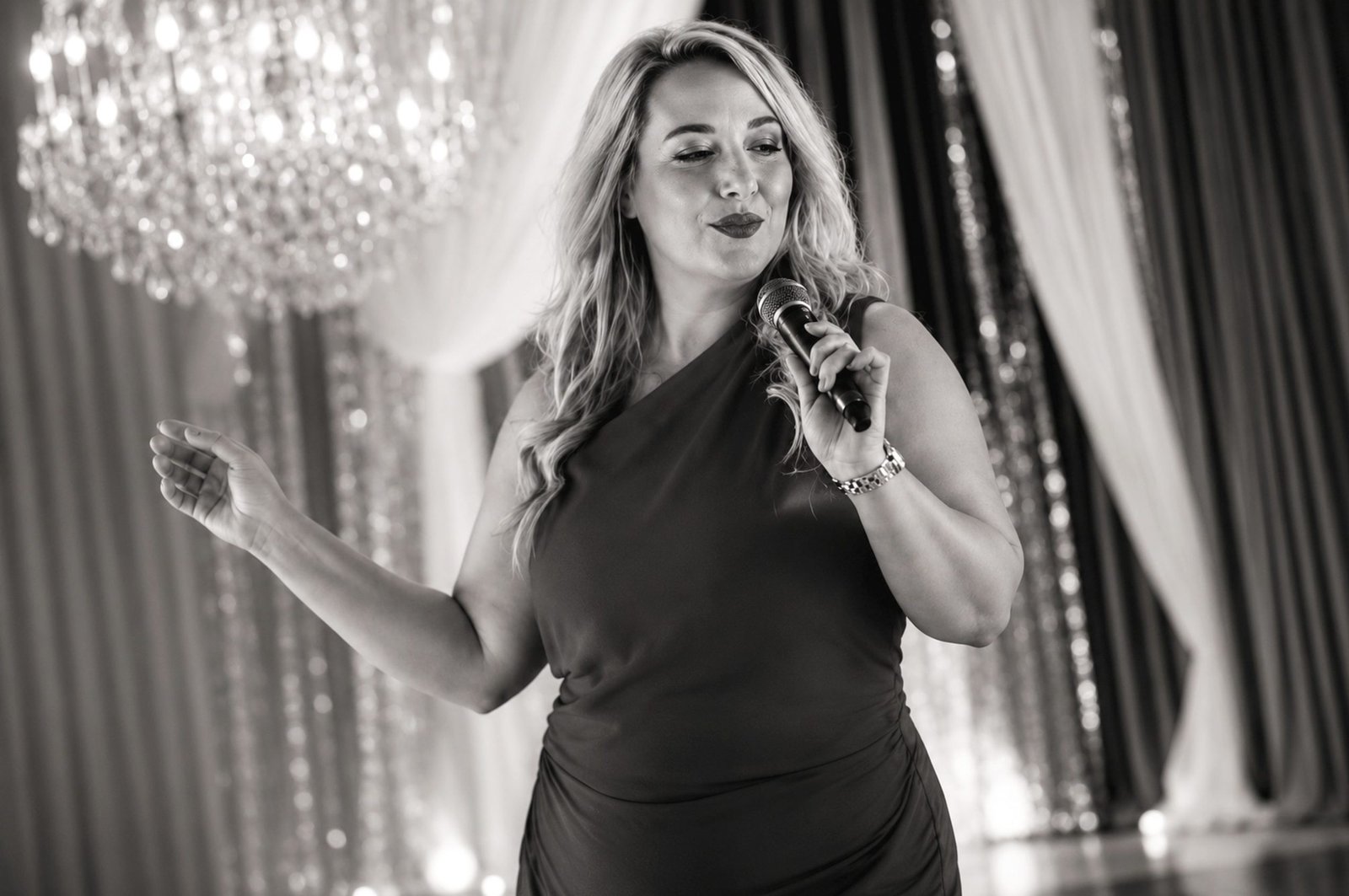 Lauren Waterworth performing live